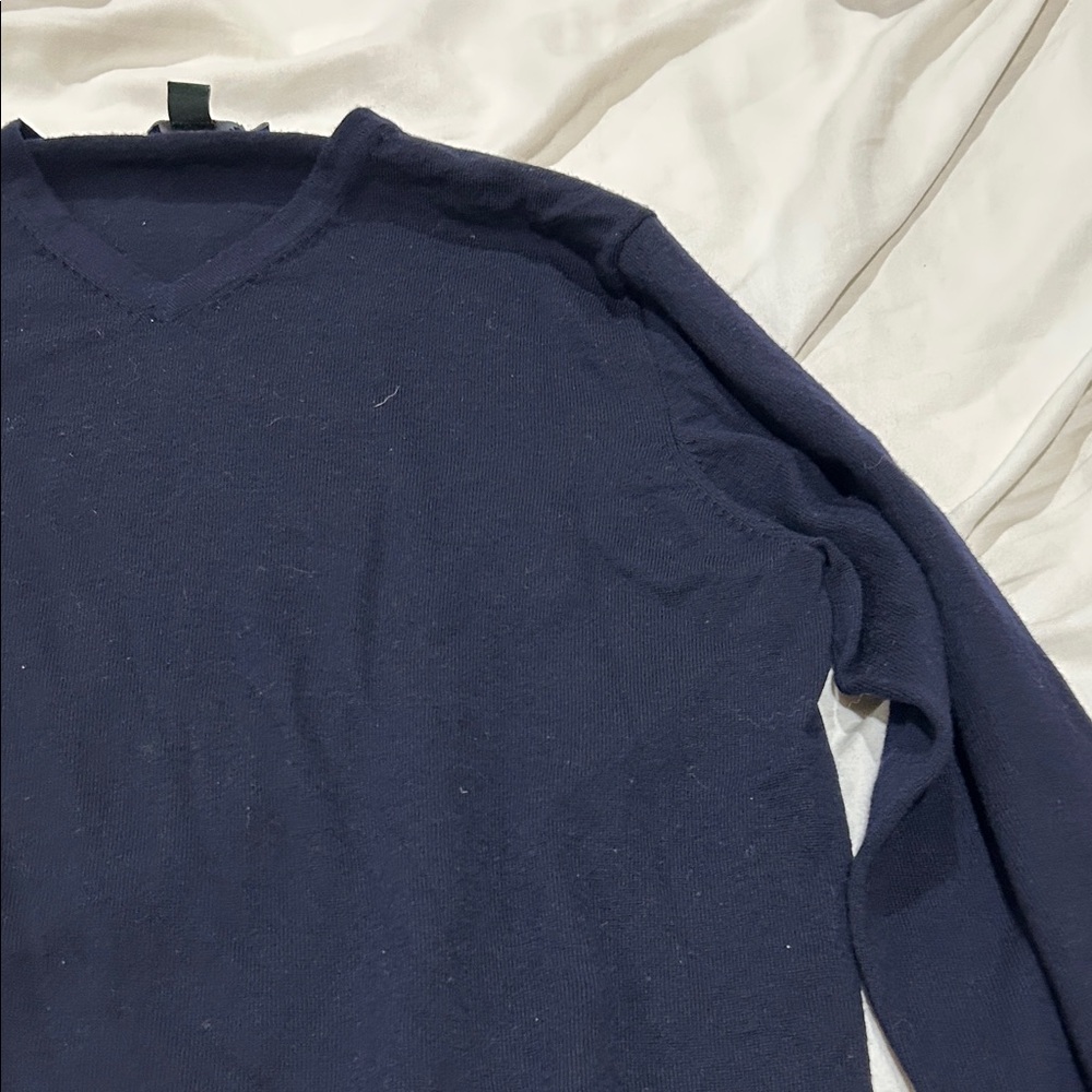 J crew Men's Navy V-Neck Sweater - Picture 4 of 5